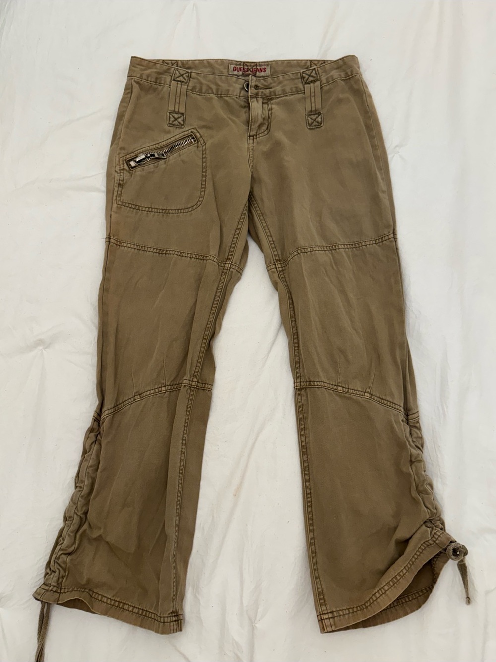 Guess Lowrise cargo style Khaki capri pants